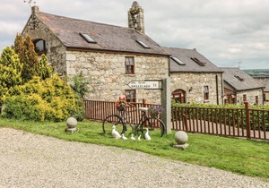 THE BARN @ MINMORE MEWS, pet friendly in Shillelagh, County Wicklow
