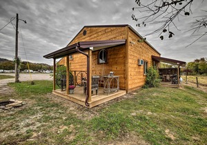 'The Bovard Lodge' Rustic Cabin Near Ohio River!