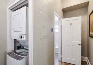 The Collins- Two Story Loft w/ Balcony on Duval St