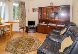 THE COTTAGE, character holiday cottage, with a garden in Inverness