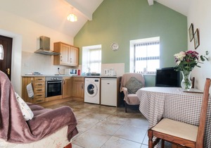 THE COW BYRE, pet friendly, with a garden in Lingdale