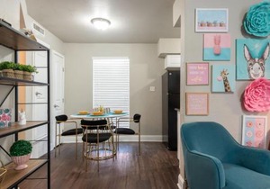 The Flamingo 102 l Pool I 65 Smart TV I Sleeps 5