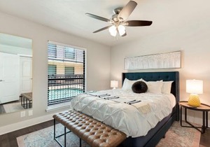 The Flamingo 103 l Pool l Sleeps 5 l 65 Smart TV