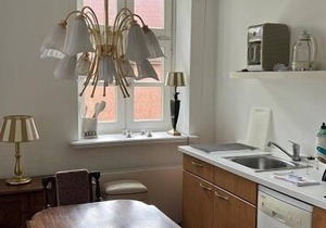 The furnished 1-room-apartment is approx. 29 m2 big and is located on the 1st floor of our apartment house Kunaustraße.