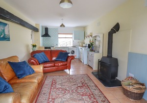 THE GARDEN APARTMENT, pet friendly, with open fire in Tintagel