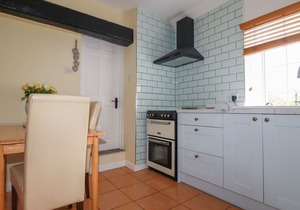 THE GARDEN APARTMENT, pet friendly, with open fire in Tintagel