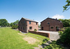The Hayloft - Two Bedroom House, Sleeps 4