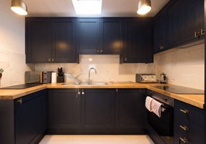 The Highgate Hideaway - Modern & Stylish 2BDR Flat