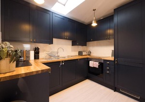 The Highgate Hideaway - Modern & Stylish 2BDR Flat