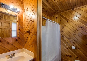 The Lodge-Cab.16 at MC Marina on Dale Hollow Lake near Standing Stone State Park