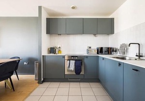 The Nine Elms Lane Arms - Stunning & Bright 2BDR Flat