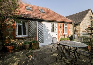 THE OLD STABLE, pet friendly, character holiday cottage in Sherborne