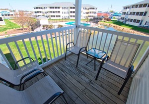 The Palms * 2BR LUXURY CONDO w FREE POOL ACCESS - Sleeps 7