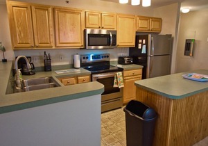 The Palms * 3BR LUXURY CONDO w FREE POOL ACCESS - Sleeps 8 - 10