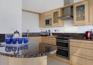 THE PENTHOUSE, family friendly, luxury holiday cottage in West Bay