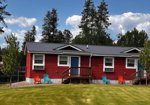 The Red Station by Glacier - Apartment #1 with AC and laundry