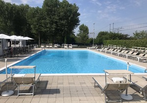 THE RIVERSIDE SUITE and POOL near VENICE