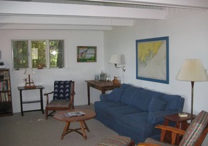 The Sandpiper: A Cozy Beachfront Cottage with Spectacular Ocean Views