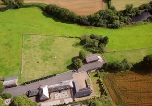 The Stable, 6 miles to Looe & dog friendly Seaton Beach, country retreat (1 BR)