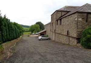 The Stable, 6 miles to Looe & dog friendly Seaton Beach, country retreat (1 BR)
