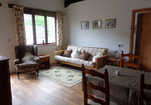 The Stable, 6 miles to Looe & dog friendly Seaton Beach, country retreat (1 BR)