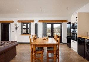The Stables - Spacious Cottage with Hot Tub