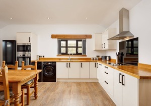 The Stables - Spacious Cottage with Hot Tub