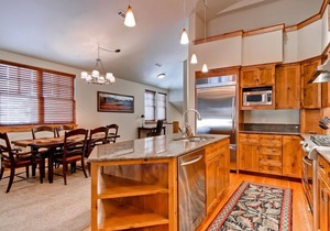The Timbers 2G - Mountain Views, Walk to Downtown & Pet Friendly
