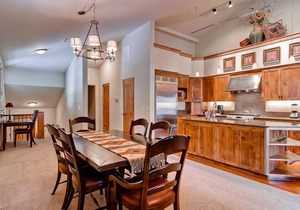 The Timbers 2G - Mountain Views, Walk to Downtown & Pet Friendly