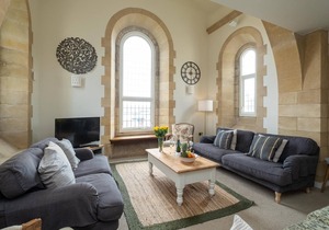 The Tower - sleeps 10 guests in 5 bedrooms
