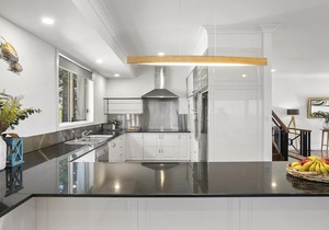 The View at North Avoca - Large and Roomy Family Beachfront House