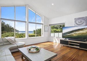 The View at North Avoca - Large and Roomy Family Beachfront House