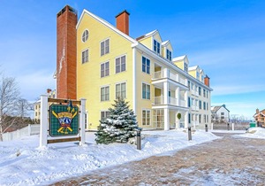 Third Floor Condo with Shared Hot Tub & Pool, Fast WiFi, and Gas Fireplace