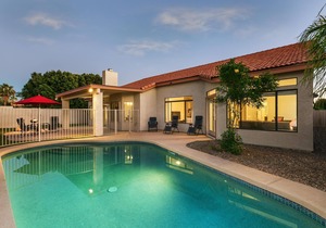 This house is a 4 bedroom(s), 2.5 bathrooms, located in Scottsdale, AZ.