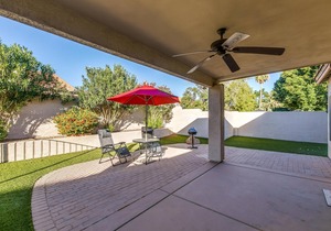 This house is a 4 bedroom(s), 2.5 bathrooms, located in Scottsdale, AZ.