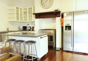 This house is a 2 bedroom(s), 1 bathrooms, located in South Fremantle, WA.