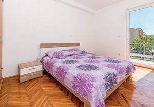 This simply and functionally furnished apartment is located in the small village of Bilice and is on