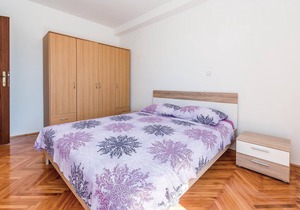 This simply and functionally furnished apartment is located in the small village of Bilice and is on