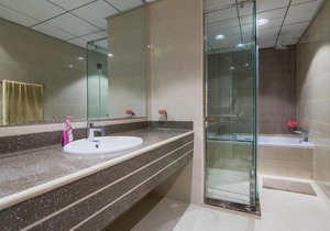 Top Floor Luxury 2BR Beach Apartment with Full Sea View