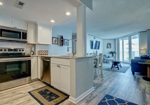 Top Floor Unit with amazing pool and ocean views