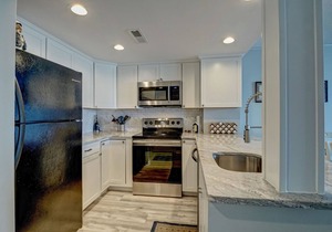 Top Floor Unit with amazing pool and ocean views