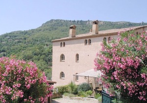 Top Studio with * Large Heated Pool *