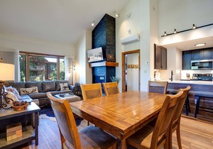 TR1304 | Perfect Mountain Getaway | Modern Décor | Winter Shuttle | Hot Tubs