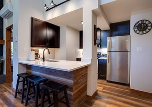 TR1304 | Perfect Mountain Getaway | Modern Décor | Winter Shuttle | Hot Tubs