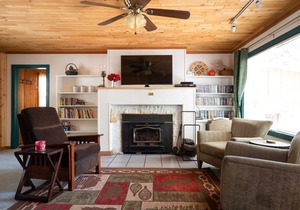 Tranquil Tahoe Retreat with WiFi, easy walk to beach