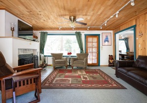 Tranquil Tahoe Retreat with WiFi, easy walk to beach