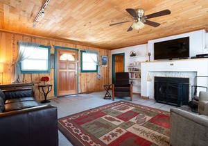 Tranquil Tahoe Retreat with WiFi, easy walk to beach