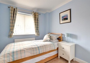 Tredegar - Three Bedroom House, Sleeps 6