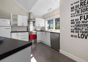 Tree Top Hideaway - Sandspit Holiday Home