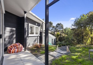 Tree Top Hideaway - Sandspit Holiday Home, SANDSPIT